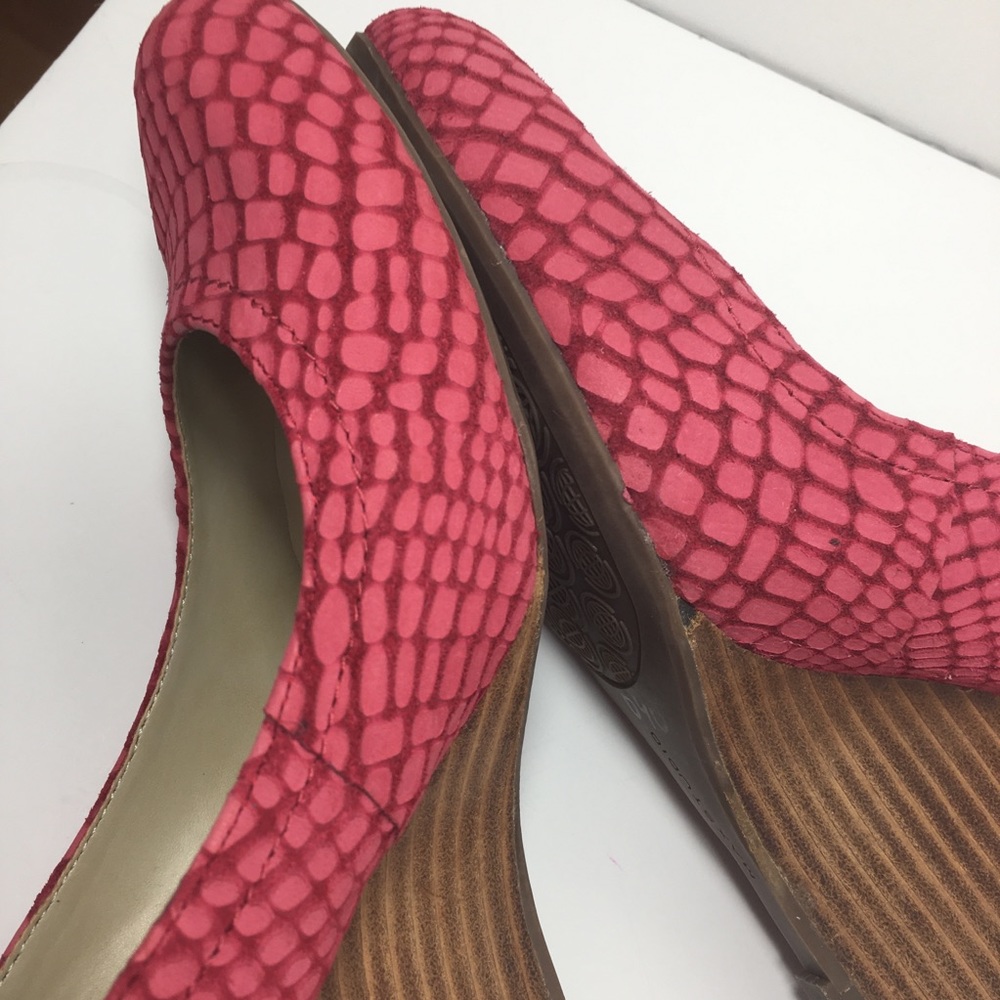 Max Studio Mecca Faux Alligator Wedges - Picture 10 of 16
